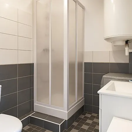 Apartment Renove 2** A 5 Min De La Avec Parking Et Balcon, Ideal Pour 4 Personnes - Fr-1-732-10